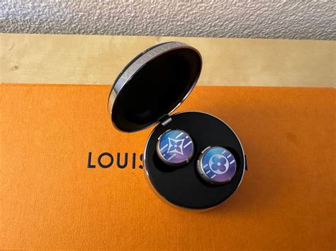 orecchini airpods louis vuitton|Louis Vuitton horizon light up.